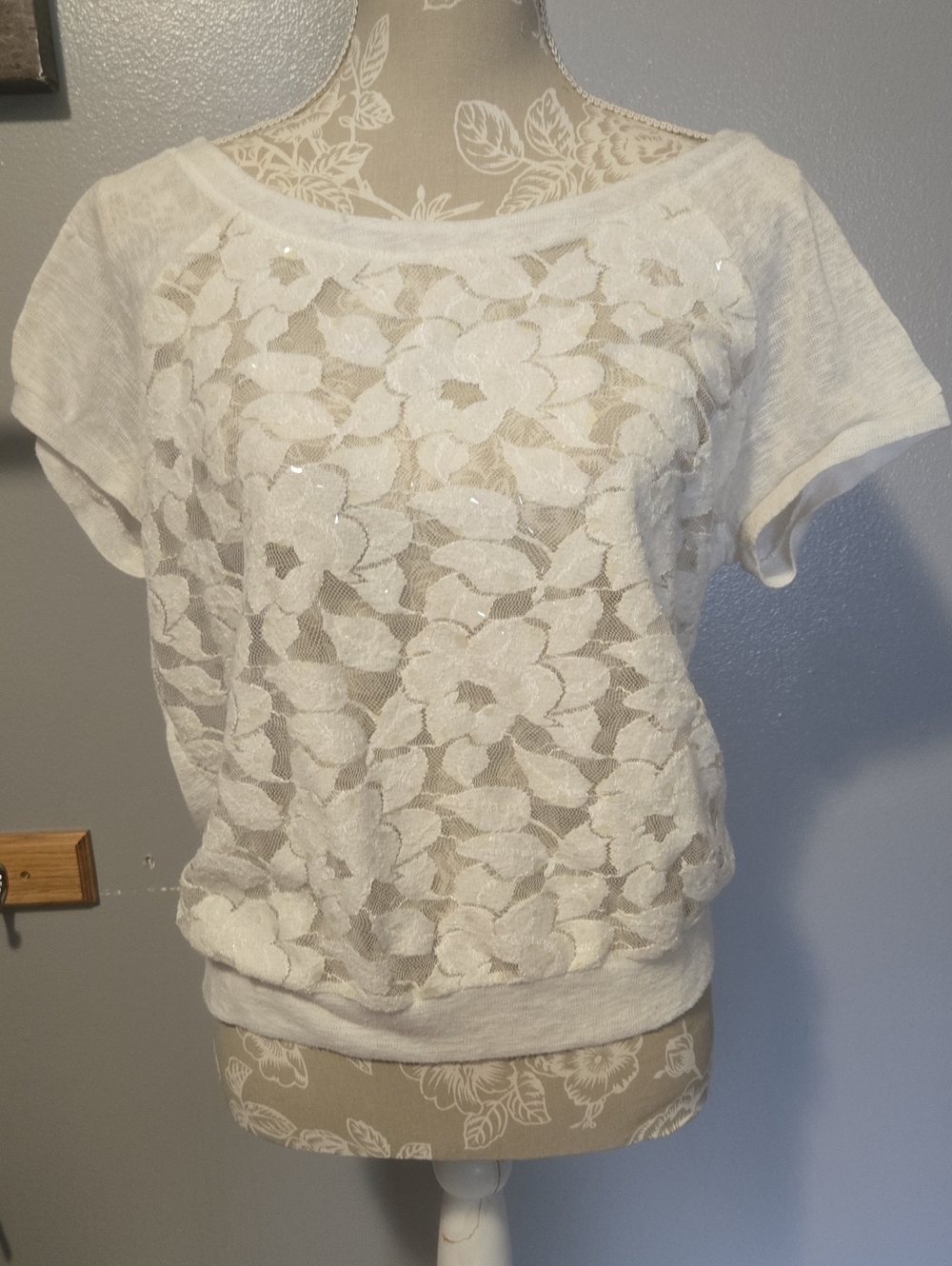 Candie's White Floral Lace Short Sleeve Top